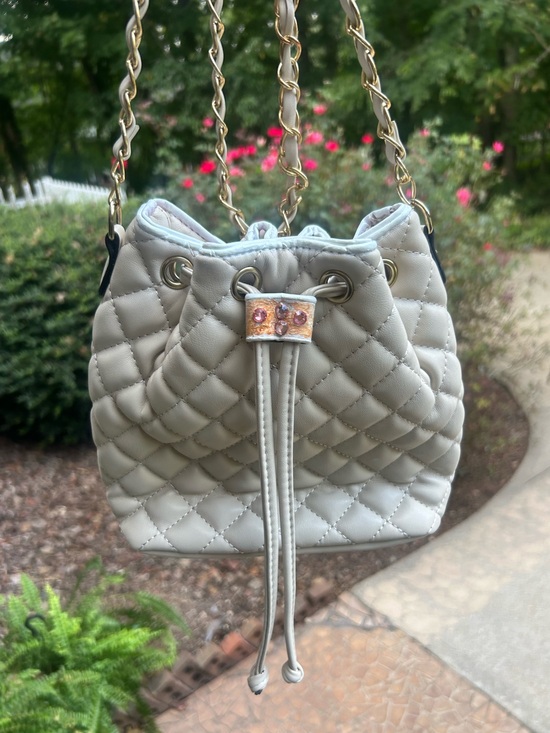 The Unbranded Brand Handbags - Ivory Quilted Bucket Bag Gold Chain Pink Rhinestone Custom Detail Shoulder Purse